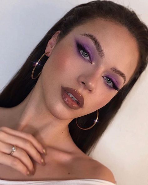 Bronze Makeup Looks, Lilac Eye Makeup, Instagram Makeup Looks, Lilac Eye, Brow Freeze, Bronze Makeup Look, Goth Makeup Tutorial, Makeup Recipes, Bright Makeup