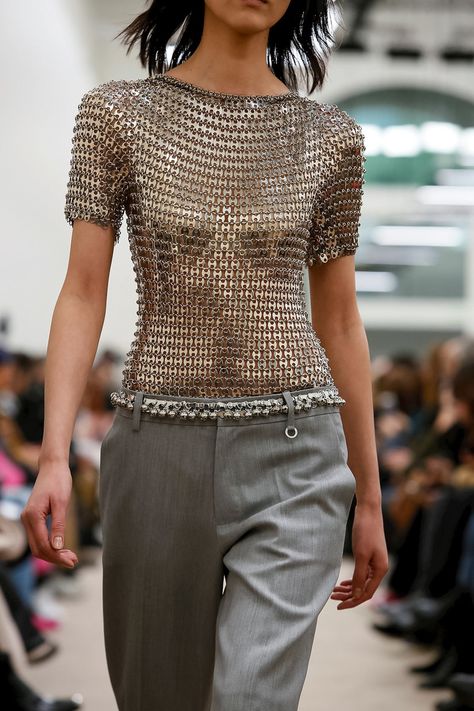 Paco Rabanne - F/W 2018...chain mail top, want it, now just need a sword. Chain Mail Top, Interesting Fashion, Secret Closet, Museum Fashion, Chain Mail, Paco Rabanne, My Style, Chain, Clothes