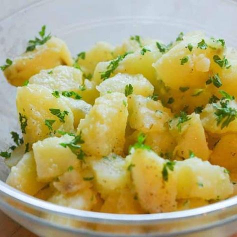 Make these amazing tasting parsley potatoes, so easy to prepare, and yet so delicious. Parsley Potatoes, The Lord Is My Shepherd, Chicken And Shrimp, Copykat Recipes, Russet Potatoes, Seitan, Copycat Recipe, Potato Soup, Copycat Recipes