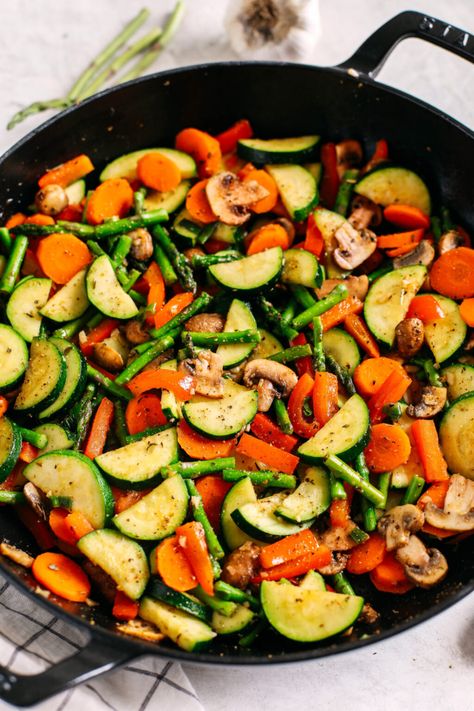 Simple Sautéed Vegetables - Eat Yourself Skinny Pan Grilled Vegetables, Hot Vegetables Side Dishes, Sauté Veggies, Vegetables Aesthetic, Frozen Vegetable Recipes, Low Fodmap Vegetables, Stir Fry Vegetables, Roast Vegetables, Prep Meals