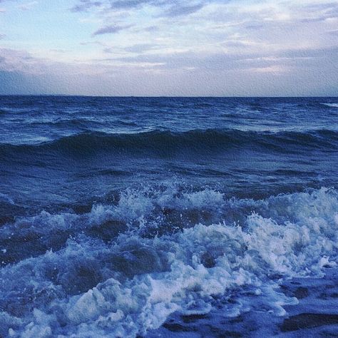 Water Sea Aesthetic, Ocean Crystals Aesthetic, Open Ocean Aesthetic, Blue Aesthetic Pictures For Widgets, Sea Grunge Aesthetic, Deep Ocean Blue Aesthetic, Deep Blue Ocean Aesthetic, Soft Ocean Aesthetic, Sea Profile Picture