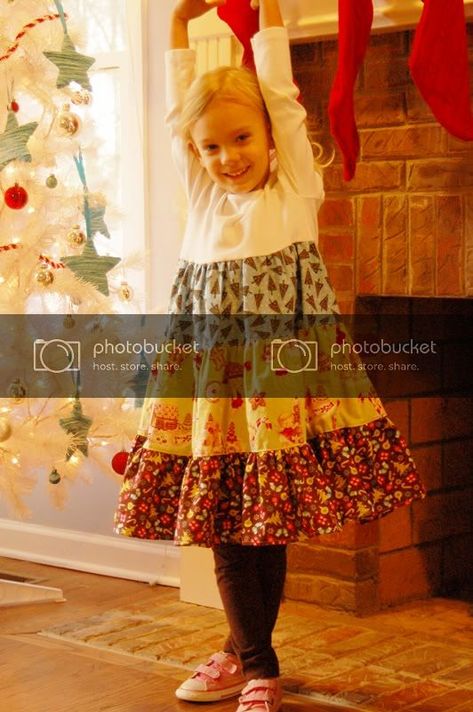 Just Deanna: A Christmas twirly dress-and a semi tutorial Shirt Dress Tutorials, Kids Clothes Diy, Twirly Dress, Sewing Kids Clothes, Girl Dress Patterns, Girls Christmas Dresses, Toddler Fun, Diy Dress, Diy Pattern