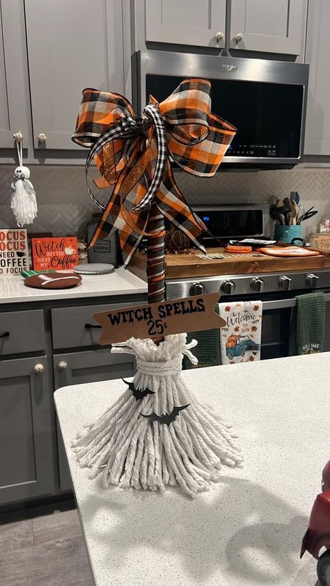 Kristy's Craft Room - Craft Sharing Group | Update!!! Toilet Plunger Crafts, Dollar Tree Plunger Witch Broom, Plunger Witches Broom, Witch Brooms, Halloween Brooms, Witches Broom, Hallowen Ideas, Halloween Wood Crafts, Witch Diy