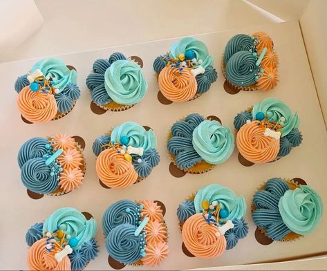 Bluey Themed Cupcakes, Bluey Dessert Table, Bluey Desserts, Bluey Cupcake Ideas, Bluey Cupcakes, Fiesta Bluey, Rose Cake Pops, Cakes Design, Baking Secrets