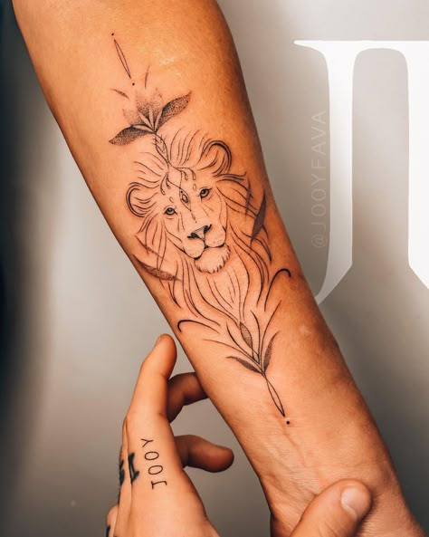 Fine Lion Tattoo, Lion Tattoo Shoulder Woman, Half Lion Face Tattoo For Women, Lion Line Art Tattoo, One Line Lion Tattoo, Small Lion Tattoo For Women, Tattoo Frau, Tattoo Klein, Small Lion Tattoo