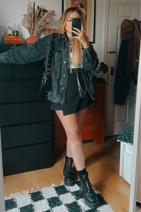 Black Mini Skirt Outfit Alternative, Summer Clothes Into Fall Outfit Ideas, Different Styles Fashion Plus Size, Cool Outfits Plus Size, Clubbing Fits Plus Size, Plus Size Summer Outfits Alternative, Plus Size Egirl Outfit, Alternative Spring Outfits, Concert Outfit Ideas Midsize