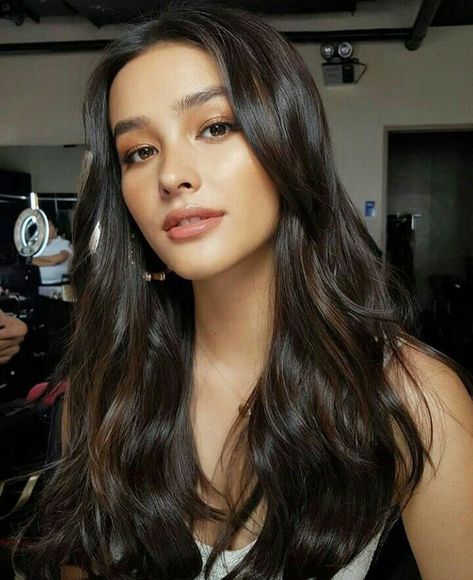 MAKEUP✨ on Twitter: "… " Makeup Tip, Liza Soberano, Chocolate Brown Hair, Glow Skin, Braut Make-up, Long Dark Hair, Dark Brown Hair, Brunette Hair, Trendy Hairstyles