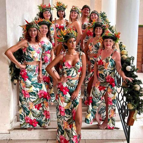 Hawaii Theme Party Outfit Hawaiian Dresses, Polynesian Dress Style, Tahitian Dress, Polynesian Fashion, Ori Tahiti, Hawaii Themed Party, Polynesian Dress, Hawaii Theme, Hawaiian Party Theme