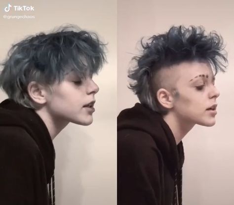 Blue Mullet, Haircuts Wavy Hair, Enby Haircuts, Haircuts Wavy, Halloweenský Makeup, Androgynous Hair, Short Grunge Hair, Hair Inspiration Short, Punk Hair