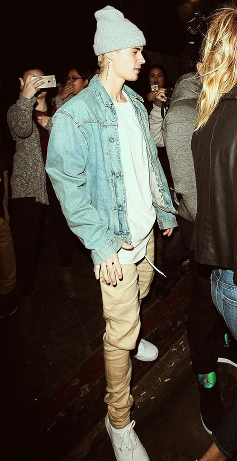 lookin' fine with a denim jacket Blue Denim Jacket Outfit, Light Khaki Pants, Jean Jacket Outfits Men, Denim Jacket Men Outfit, Khaki Pants Outfit, Light Blue Denim Jacket, Justin Bieber Outfits, Justin Bieber Style, Beanie Outfit