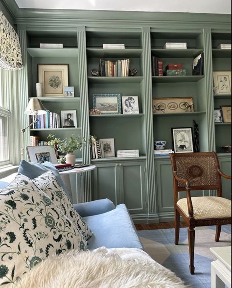 Homeschool Room Design, Built In Bookshelves, Southern Interior, Cosy Living, Home Library Design, Living Room Design Decor, Blue Living Room, A Living Room, Formal Living Rooms