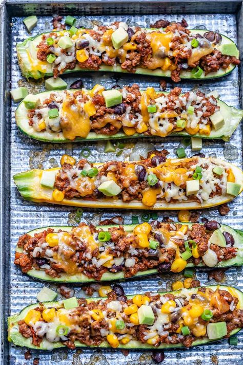 Burrito Zucchini Boats - These Healthy burritos are low carbs and the perfect meal the whole family can enjoy. Easy to make burrito recipe made with zucchini and incredibly delicious. #zucchini #burritorecipe #beefburrito #lowcarbburrito #mexican #lowcarb Burrito Zucchini Boats, Low Carb Burrito, Healthy Burritos, Zucchini Boats Recipe, Turkey Easy, Zucchini Boat Recipes, Fitness Meals, Burrito Recipe, Delicious Low Carb Recipes