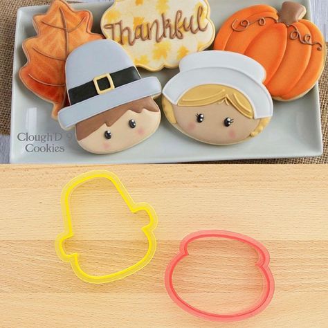 Thanksgiving is coming quickly, so I’ve got a two-fer this morning! Check out @amy_cloughd9cookies pilgrim pair, made with @sweetsugarbelle… Thanksgiving Is Coming, Sweet Sugarbelle, Thanksgiving Inspiration, Thanksgiving Cookies, Fall Cookies, Cookie Art, Icing Cookies, Cookie Decorating, This Morning