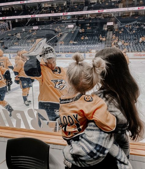 Hockey Family Aesthetic, Hockey Wife Aesthetic, Hockey Players Girlfriend, Hockey Friends, Sports Wife, Hockey Books, Hockey Boyfriend, Dad Aesthetic, Book Scrapbooking