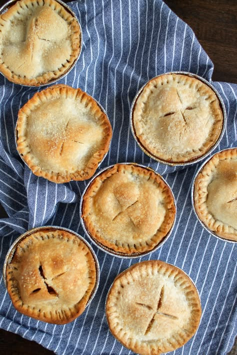 Mini Chicken Pot Pies Freezer, Small Pie Recipes, Small Apple Pies, Individual Apple Pies, Mini Apple Pie Recipe, Small Pies, Mini Apple Pie, Mini Pie Pans, Mini Pie Recipes