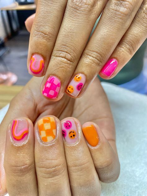 Short Nail Designs Checkered, Checkered Gel Nails, Checkerboard Nails, Really Short Nails, Preppy Nails, Checkered Nails, Short Nail Designs, Simple Nail Designs, Cute Nail Designs