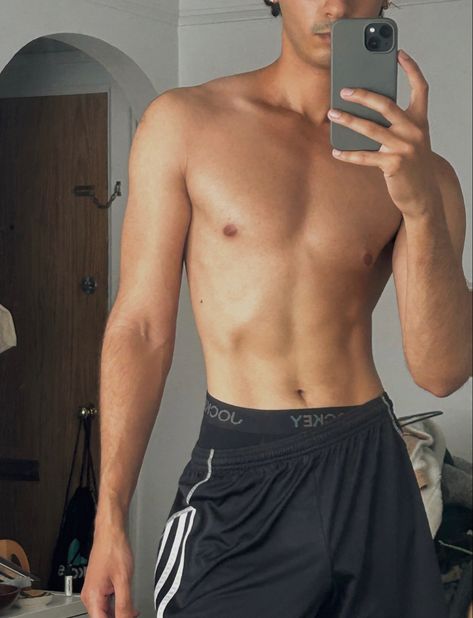 Toned Arms Male, Athletic Lean Body Men, Men Broad Shoulders, Men Workout Aesthetic, Slim Muscular Male, Broad Shoulders Men, Back Mirror Selfie, Mens Hygiene, Shoulder Aesthetic