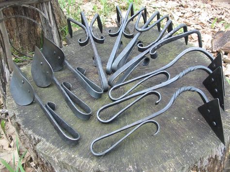 First of many forged garden tools. Blacksmith Garden Tools, Forged Garden Tools, Homemade Forge, Blacksmith Ideas, Forging Tools, Blacksmithing Ideas, Hantverk Diy, Black Smithing, Black Smith