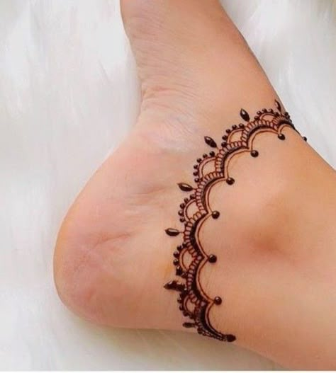 Henna Designs Wrist, Henna Inspired Tattoos, Foot Henna, Henna Tattoo Designs Hand, Legs Mehndi Design, Simple Henna Tattoo, Simple Mehndi Designs Fingers, Very Simple Mehndi Designs, Pretty Henna Designs