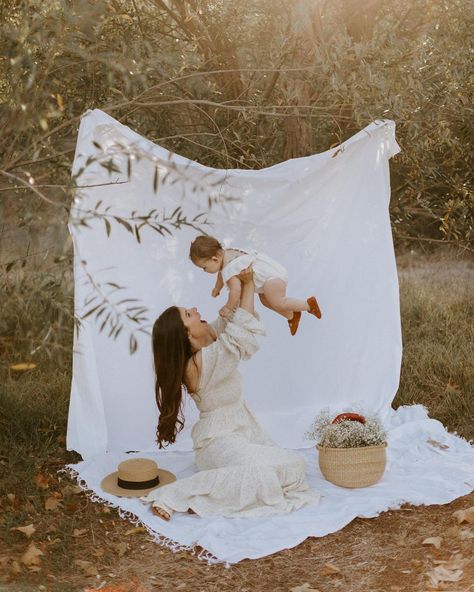 Alright friends, Mama + Me Minis are finally on their way. I will be posting the dates and locations Wednesday morning so set your… Mothers Day Photoshoot, Mommy And Me Poses, Linen Backdrop, Mommy Son Pictures, Boho Photoshoot, Mommy And Me Photo Shoot, First Day Of Fall, Motherhood Photography, Mommy And Son