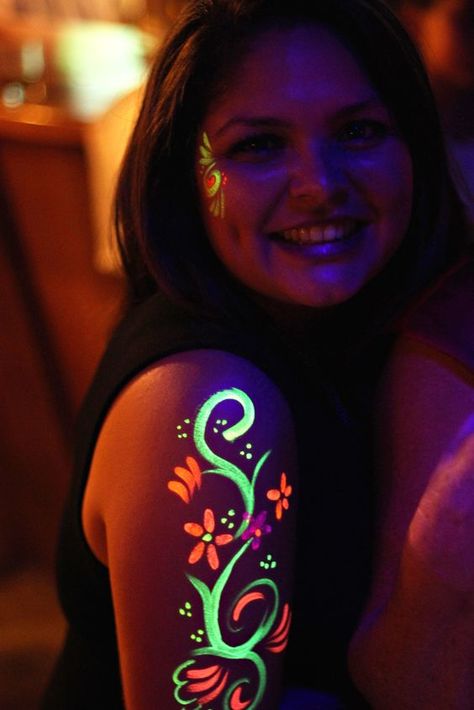 Tattoo design 1. Fluorescent Body Art 8 #fluorescentbodyart #artbody, #VikingTattooDesign. https://whispers-in-the-wind.com/tattoo-art/?artbody A Tattoo Designs, Neon Party Themes, Neon Face Paint, Uv Makeup, Uv Paint, Create A Tattoo, Glitter Bar, Arm Painting, Party Tattoos