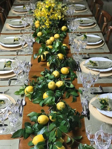 Lemon Themed Party, Lemon Themed Bridal Shower, Lemon Wedding, Italian Dinner Party, Deco Champetre, Tafel Decor, Lemon Decor, Wedding Centerpieces Diy, Summer Tables