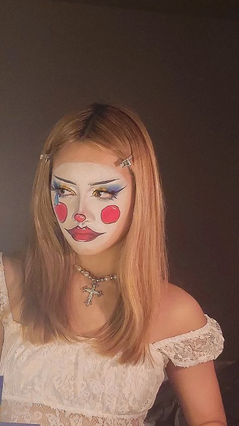 70s Clown Makeup, Friendly Clown Makeup, Red And Blue Clown Makeup, Clown Makeup Pastel, Clowncore Makeup Simple, Clown Makeup With Blood, Birthday Clown Makeup, Clown Makeup Couple, Traditional Clown Makeup