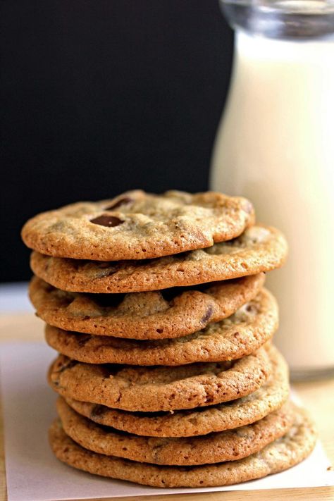 Classic Eats: Perfect Chocolate Chip Cookies - The Everygirl Buttery Chocolate Chip Cookies, Crunchy Chocolate Chip Cookies, Crispy Chocolate Chip Cookies, Grandbaby Cakes, Crunchy Chocolate, Chocolate Chip Cookies Recipe, Vegan Chocolate Chip Cookies, Crispy Cookies, Perfect Chocolate Chip Cookies