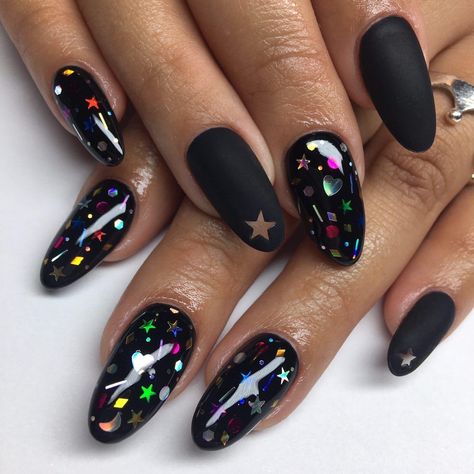 Star Sequin Nails, Star Confetti Nails, Black Confetti Nails, Confetti Nail Art, Space Nails Short, Confetti Nails Acrylic, Star Glitter Nails, Sequin Nails, Sequin Nail Art