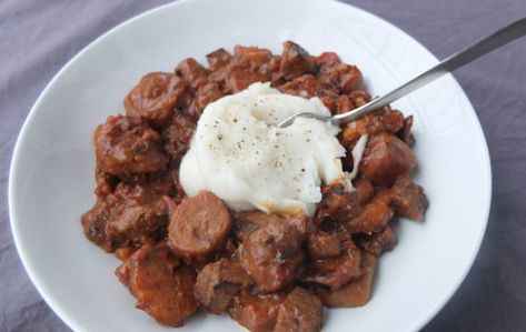 Rwandan Beef Stew (usually served with rice or a maize porridge). Rwandan Food, Beef Stew Dinner, Night Recipes, Uk Recipes, Breakfast Meal, Corn Flour, Beef Stew Recipe, Kielbasa, World Recipes