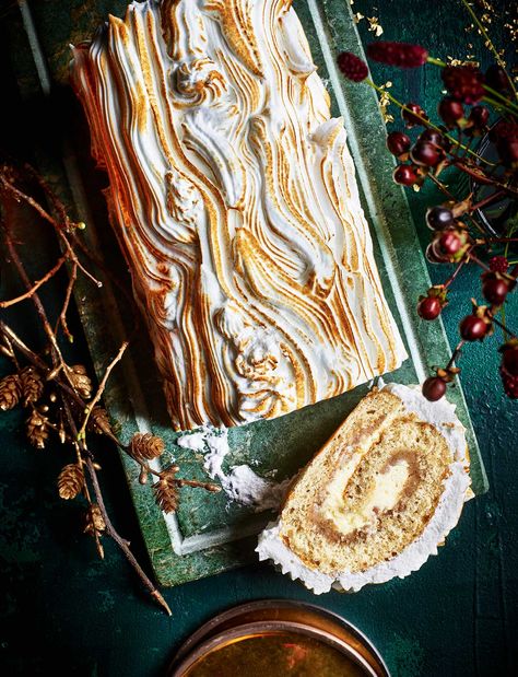 Chocolate Yule Log Recipe, Yule Log Recipe, Christmas Yule Log, Chocolate Yule Log, Yule Log Cake, Christmas Log, Chilled Desserts, Christmas Cake Designs, Log Cake