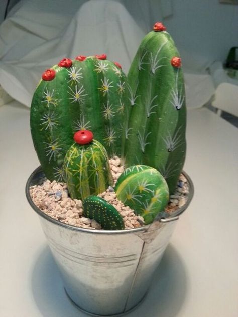 Simple spectacular decorative cactus from river stones | My desired home Stone Cactus, Kaktus Dan Sukulen, Painted Rock Cactus, Rock Cactus, Cactus Craft, Art Pierre, Cactus Diy, Cactus Painting, Painted Rocks Diy