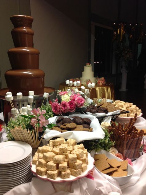 Chocolate Fondue Wedding Bar, Chocolate Fondue Table, Fondue Display Ideas, Wedding Fondue Bar, Chocolate Fondue Station, Chocolate Fountain Ideas Wedding, Wedding Fondue, Chocolate Fountain Bar Wedding, Chocolate Fountain Bar Display