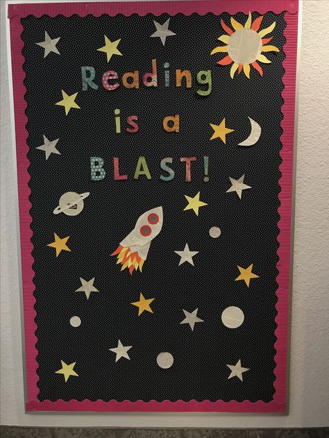 Reading Is Out Of This World, Class Library, Reading Bulletin Boards, Library Bulletin Boards, Back To School Bulletin Boards, Book Corners, School Bulletin Boards, Library Displays, Media Center