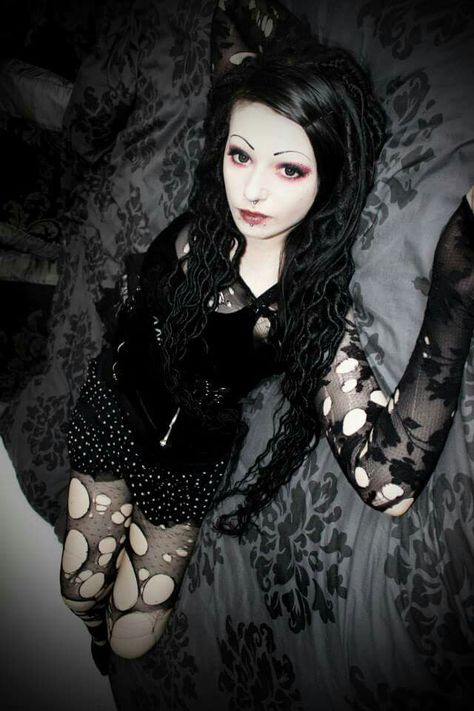 Goth Punk Fashion, Toxic Tears, Gothic People, Gothic Fashion Women, Modern Goth, Street Goth, Goth Look, Victorian Goth, Gothic Clothes