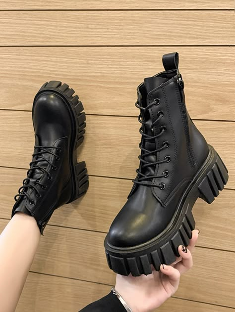 Negro punk Collar   Liso Botas de combate Embellished   Zapatos de Mujer Zippers Fashion, Womens Combat Boots, Black Combat Boots, Military Boots, Aesthetic Shoes, Boots Women Fashion, Swag Shoes, Style Noir, Womens Boots Ankle