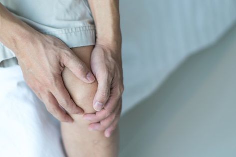 Before working out with a torn ACL, it's important to understand the extent of your injury. Seek medical attention for a specific exercise plan after injury. Knee Pain Stretches, Torn Acl, Knee Ligaments, Anterior Cruciate Ligament, Acl Tear, Ligament Tear, Cruciate Ligament, Knee Pain Relief, Knee Replacement