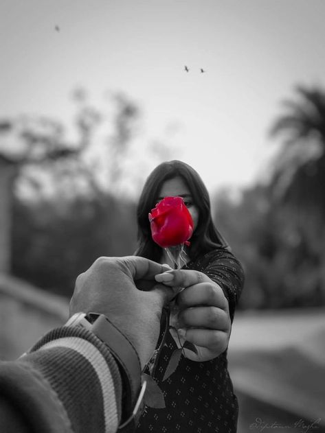 Love Cupples Image Hd, Girls Background, Virat Kohli Portrait Photography, Aesthetic Dp, Couples Pic, Arab Girl, Friendship Images, Army Couple, Rose Aesthetic