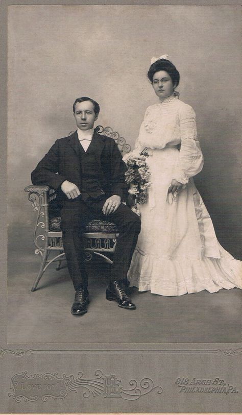 Early Marriage, Antique Wedding Gown, Cottagecore Wedding, Chic Vintage Brides, Vintage Couples, Vintage Wedding Photos, Bride And Groom Pictures, Antique Wedding, Wedding Gowns Vintage