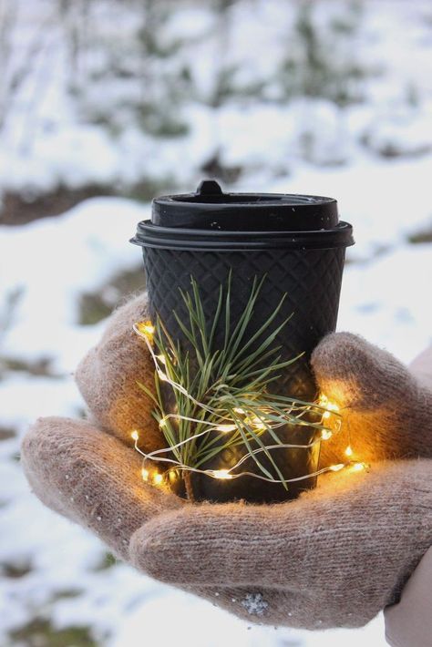 Christmas Flatlay, Winter Portraits, Winter Books, Candles Photography, Winter Coffee, Enjoy Winter, I Love Winter, Winter Photos, Christmas Feeling