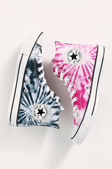 Converse 2020, Dye Converse, Tie Dye Converse, Cool Converse, Star Tie, Tie Dye Shoes, High Top Chucks, Cute Converse, Converse Platform