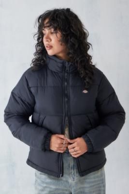 Women Puffer Jacket, Best Puffer Jacket, Silhouette Mode, Puffer Jackets For Women, Autumn Street, Puffer Jacket Outfit, Oversized Puffer Jacket, Oversized Puffer, Fashion Silhouette