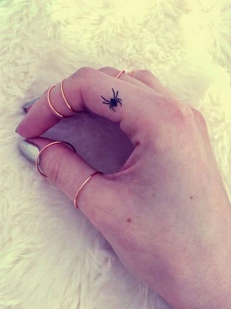 tiny spider Spiderman Tattoo, Tiny Finger Tattoos, Spider Web Tattoo, Web Tattoo, Hand And Finger Tattoos, Marvel Tattoos, Spider Tattoo, Fresh Tattoo, Cute Little Tattoos