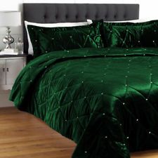 Bedsheets Ideas, Glamorous Room, Velvet Duvet Cover, Bed Cover Design, Designer Bed Sheets, Luxurious Bedding, Cool Comforters, Velvet Duvet, Black Duvet Cover