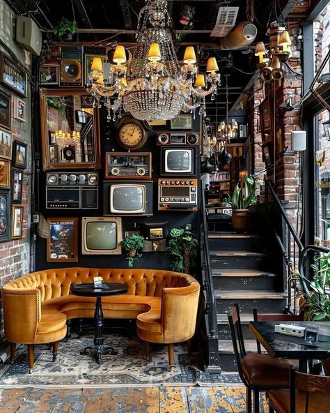 Unique Room Ideas, Vintage Cafe Design, Vintage Coffee Shops, Boston Style, Unique Cafe, Coffee Shop Interior Design, Cafe Concept, Retro Cafe, Coffee Shops Interior