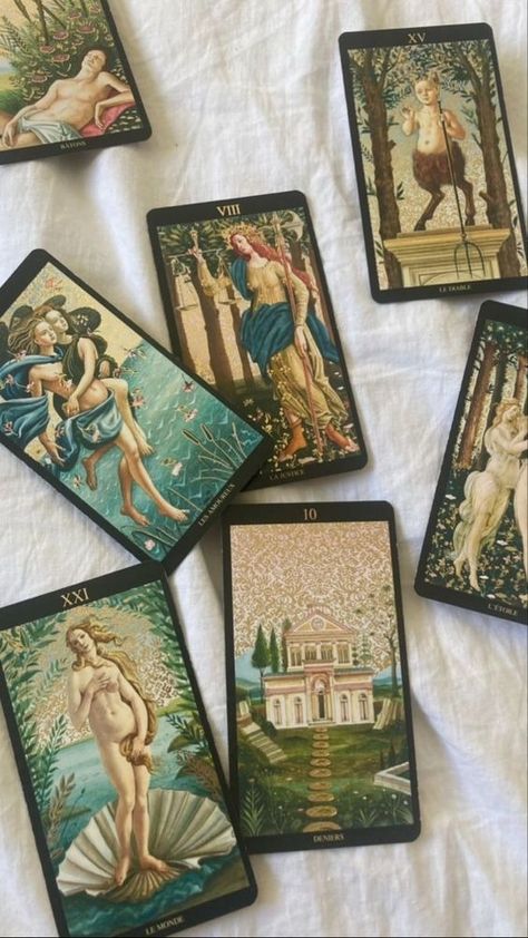 Tarot Cards Beautiful, Tarot Cards Aesthetic Art, Tarot Deck Aesthetic, Tarot Cards Decks, Aesthetic Tarot Cards, Taro Cards, Tarot Decks Art, Tarot Aesthetic, Vintage Tarot Cards