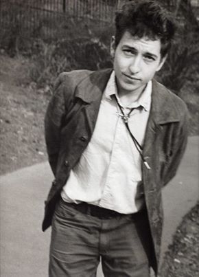 This picture is amazing....<3Bob<3<3<3 Bolo Tie Women, Bolo Tie Men, Tie Outfit, Rare Pictures, Bolo Tie, Robert Allen, Bob Dylan, Forever Young, American Singers