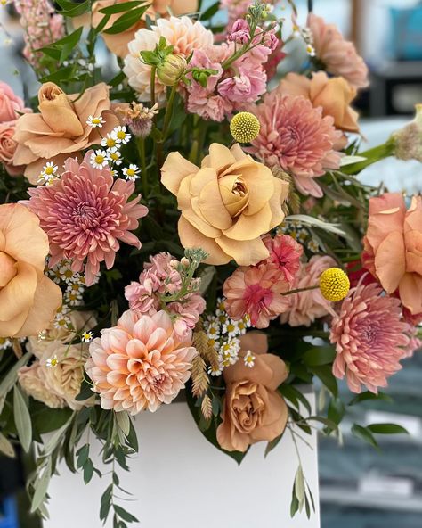 A few of the floral details from Fridays wedding 🤩 Gorges peach toned Fall flowers with dusty pink and pops of gold and yellow🍁🍑🍂 Yes flowers really grow these colors!! Wedding team: @victakesashot @PranziCatering @asoltys_styles @lizomalleymakeup @EisenhowerHouse * * * #bouquetinspo #weddingfloral #weddingflorists #weddingfloristry #bouquetoftheday #bridalboquet #weddingbouquet #bridalbouquet #bridalbouquets #weddingflowersdecor #weddingflow #weddingflowerinspiration #bridalflowers #brid... Brown Wedding Flowers, Pink And Brown Wedding, Yellow And Pink Wedding, Dusty Yellow, Friday Wedding, Colors Wedding, Brown Wedding, Wedding Flower Inspiration, Wedding Team