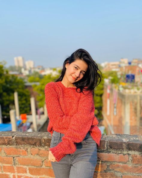 Ashima Saxena, Girls Pick, Status Aesthetic, Eyes On Me, Girl Crush Fashion, Girls Dp Stylish, Girls Dpz, Girly Photography