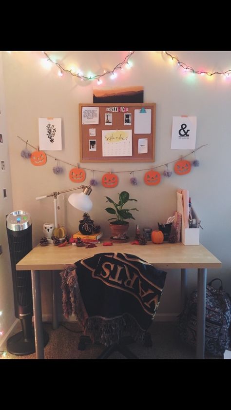 Halloween Dorm, Halloween Bedroom Decor, Autumn Room, Fall Room, Fall Room Decor, Fall Bedroom Decor, Halloween Bedroom, Holiday Room, Halloween Room Decor